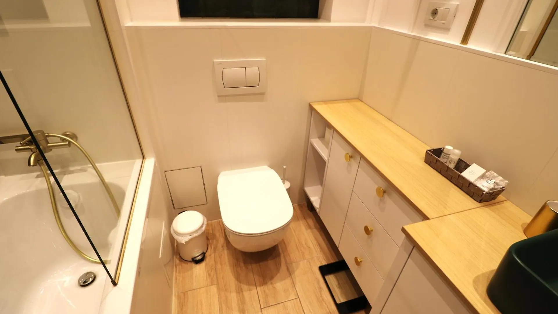 Deluxe Premium Studio Old Town - Free Minibar Bükreş